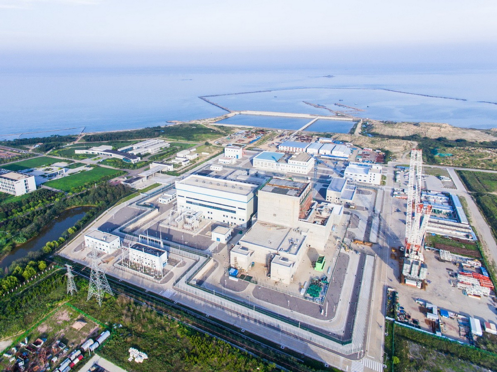 Китай первым в мире ввел в эксплуатацию АЭС с реактором 4-го поколения