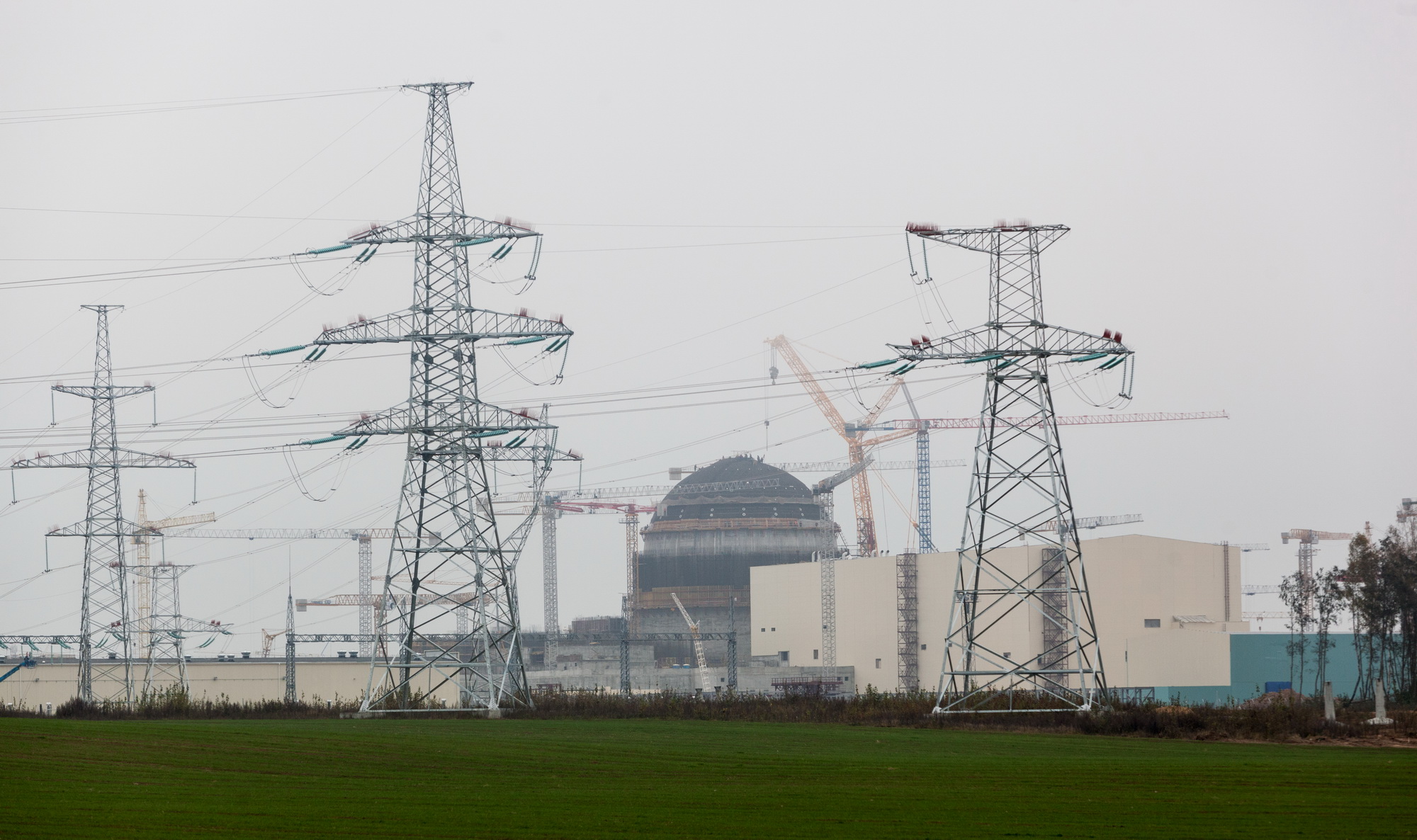 Включены две новые высоковольтные линии, связывающие Белорусскую АЭС с энергосистемой.